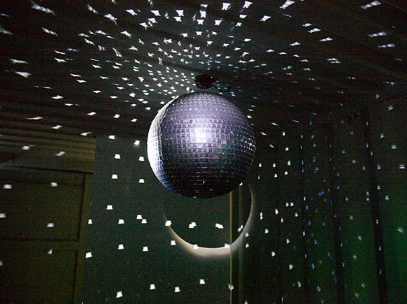 Invaderdiscoball1