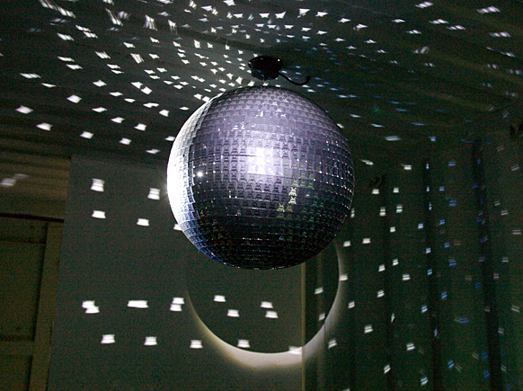 Invaderdiscoball2