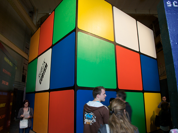 Invader-rubikscubehuge