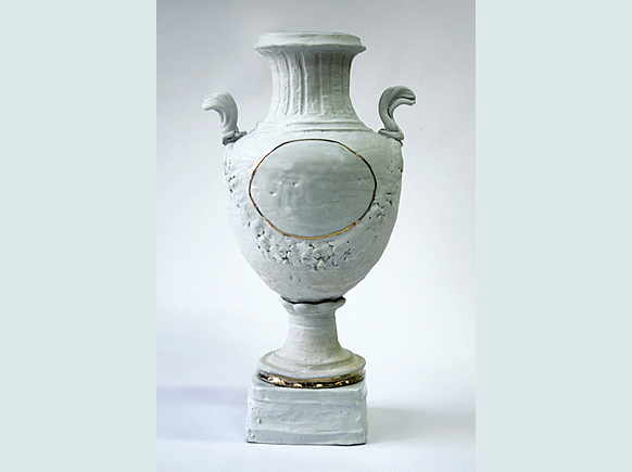 Wingedporcelainpiece